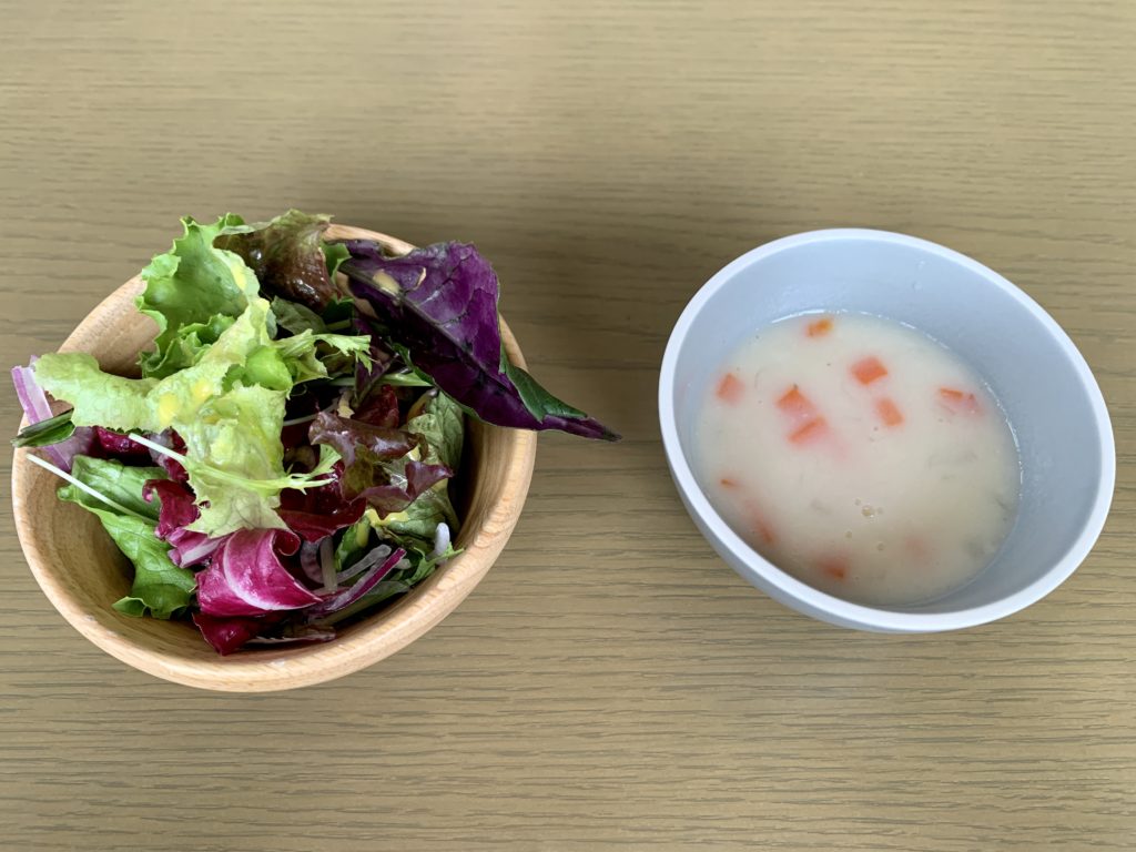 グランディスタイル沖縄読谷の朝食：2020年10月のメニュー　サラダとスープ